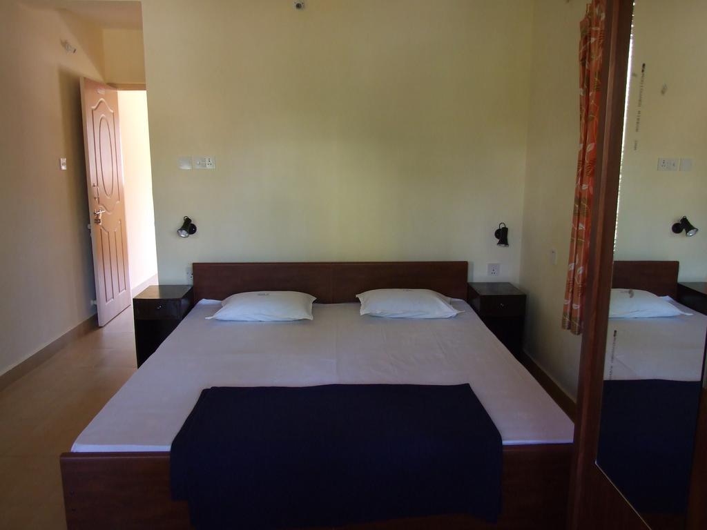 Empire Guest House Калангут Экстерьер фото